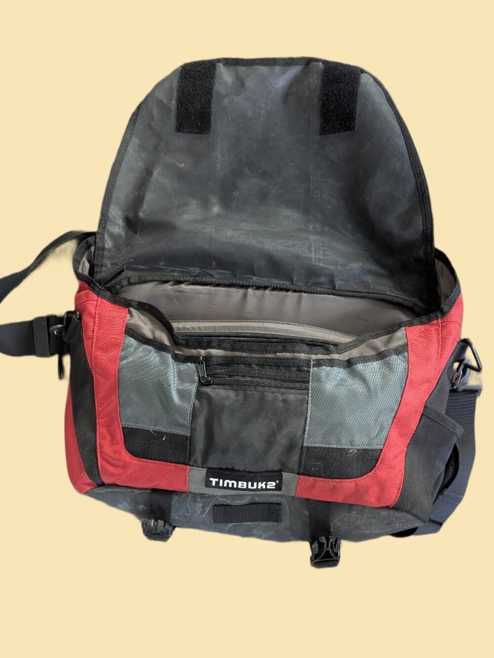 Timbuk2 Red & Gray Nylon Messenger Bag with detachable Shoulder Strap - Picture 5 of 14